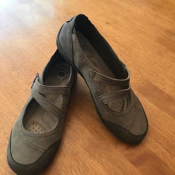 Earth Origins Shoes - Earth Origins Suede Mary Janes w/ velcro strap 8.5
